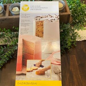 Brand new in box, Wilton cake, leveler